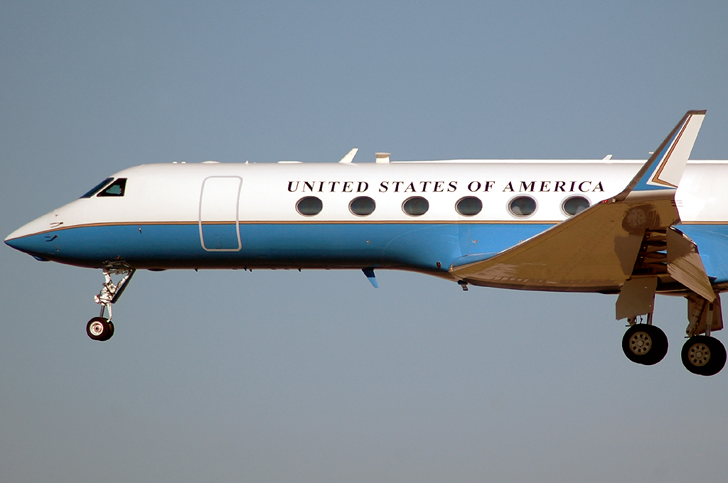 99-0404 · Gulfstream Aerospace C-37A · (LIS / LPPT)