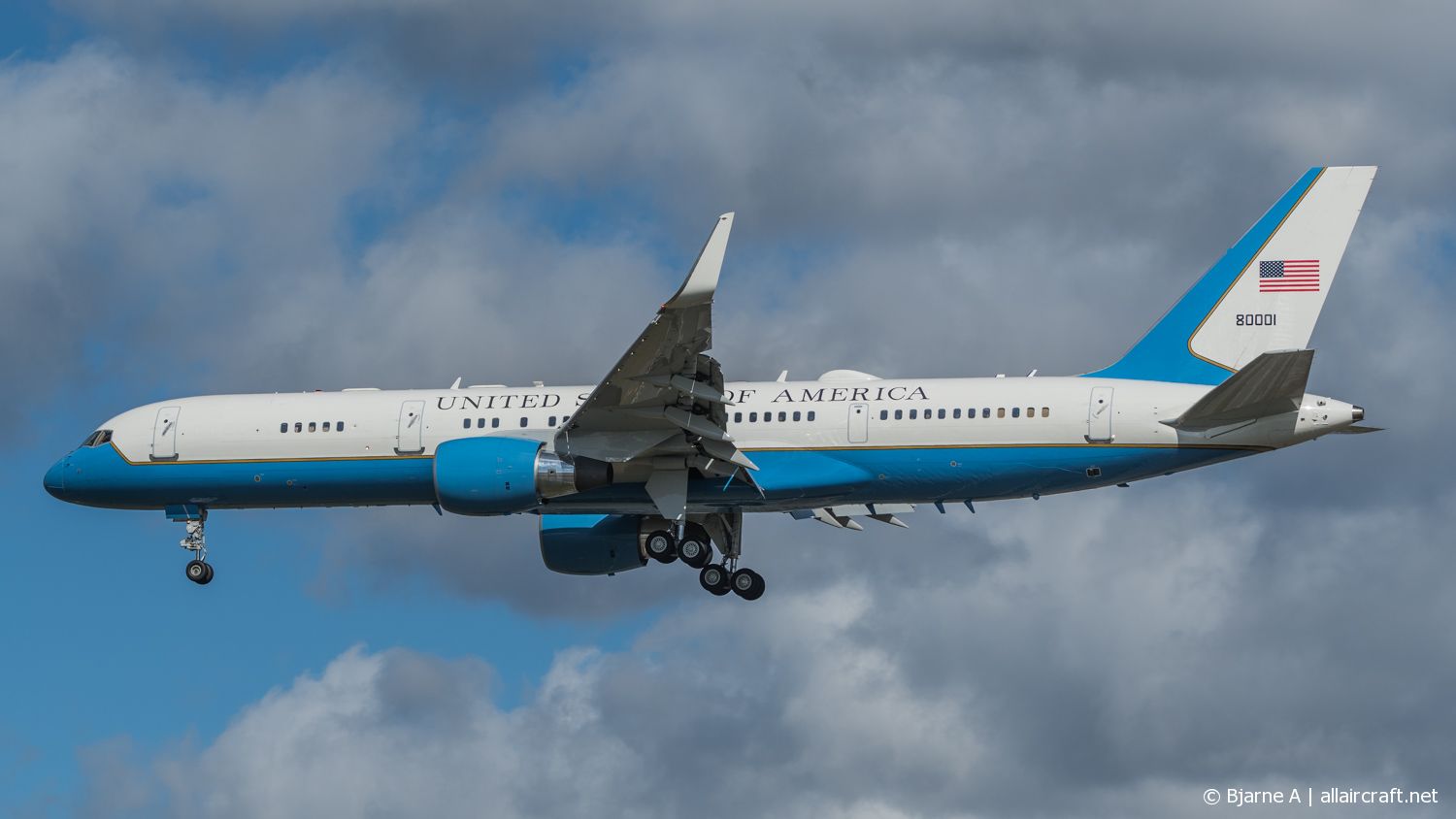 98-0001 (29025) 1998 Boeing C-32A