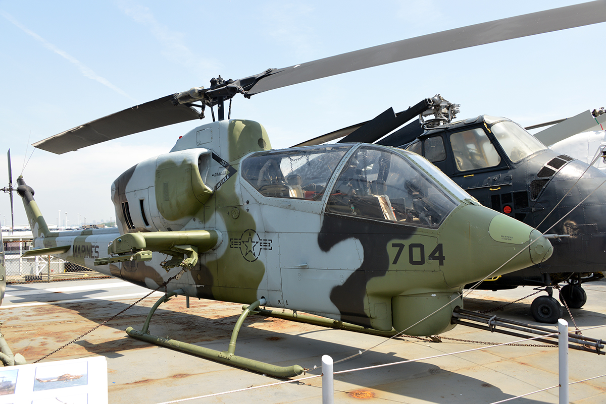 159218 / 704 (26058) Bell AH-1J Sea Cobra