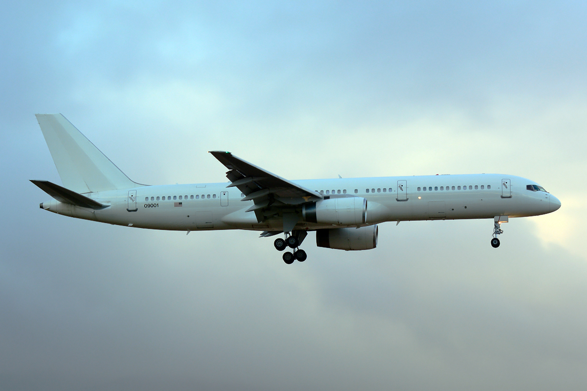 00-9001, (cn 25494), Boeing 757-23A