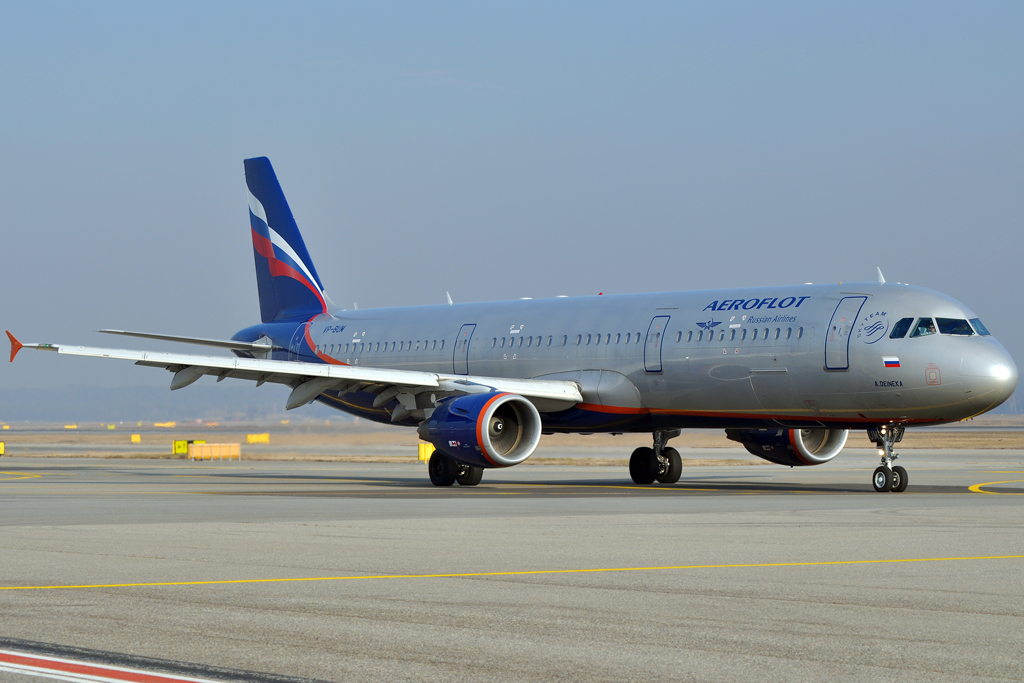 VP-BUM, (cn 3267), Airbus A321-211