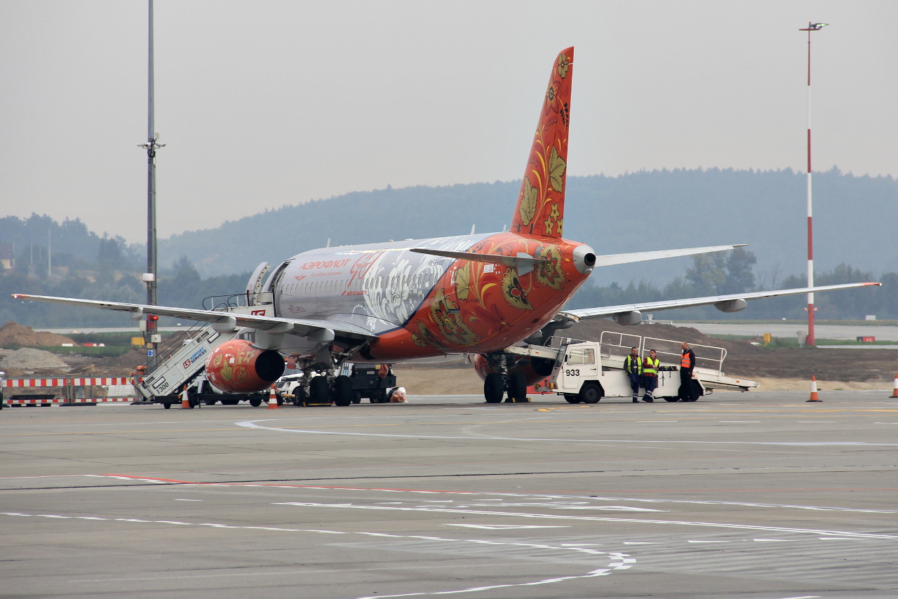 RA-89009 · Sukhoi Superjet 100-95B · (KRK / EPKK)