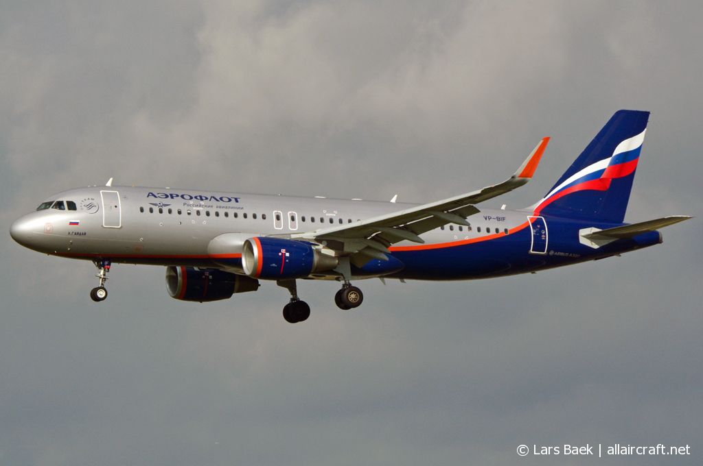 VP-BIF (cn 8067) Airbus A320-214