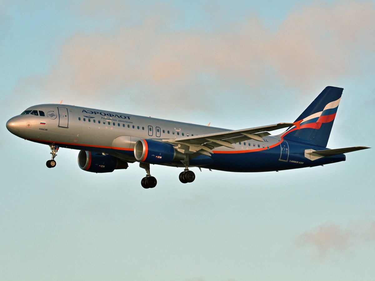 VP-BLL (5572) 2013 Airbus A320-214