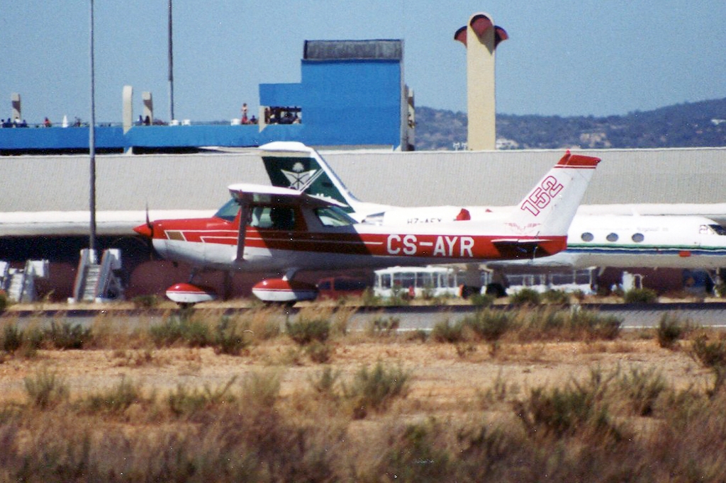 CS-AYR · Cessna 152 · (FAO / LPFR)