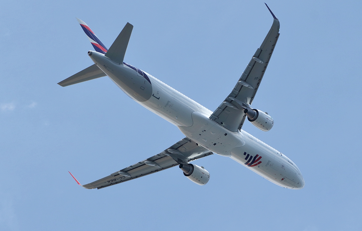 CC-BEK · Airbus A321-211(WL) · (LPA / GCLP)