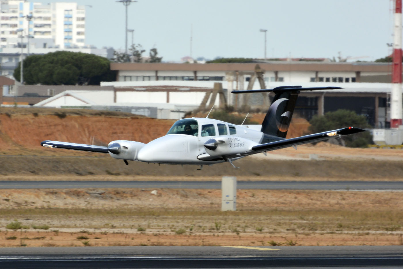 CS-AVL (ME-332) 1980 Beechcraft 76 Duchess