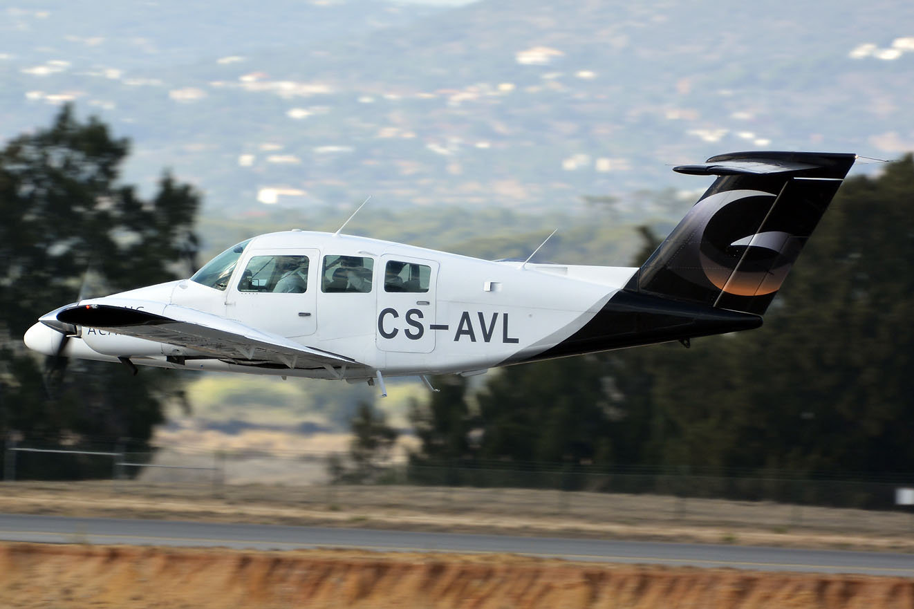 CS-AVL · Beechcraft 76 Duchess · (FAO / LPFR)