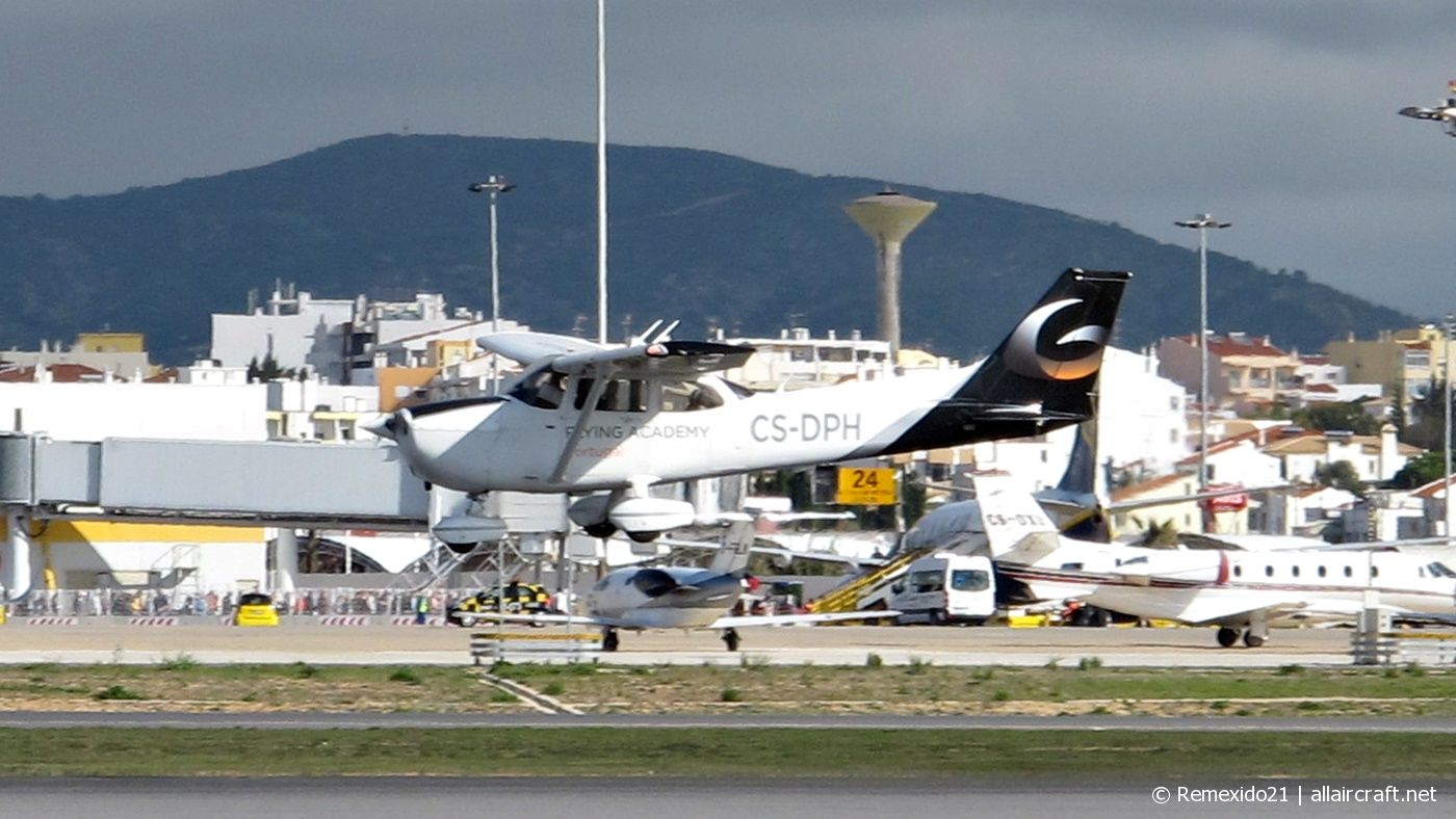 CS-DPH (172-81527) Cessna 172R Skyhawk