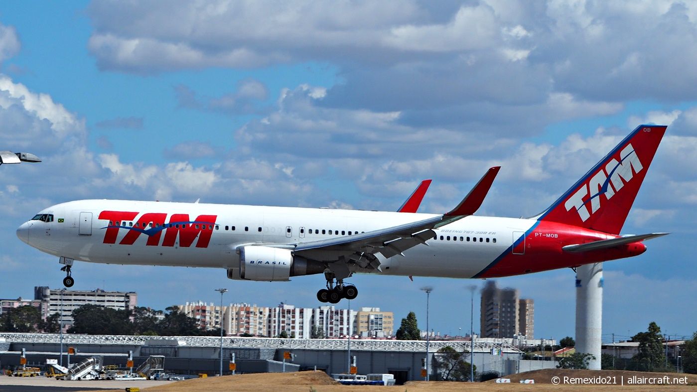 PT-MOB (40592) 2012 Boeing 767-316 ER WL