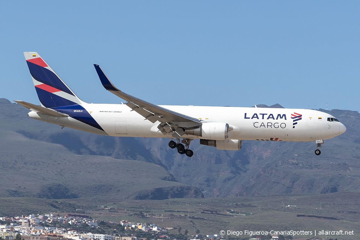N542LA · Boeing 767-316ER(BCF)(WL) · (LPA / GCLP)