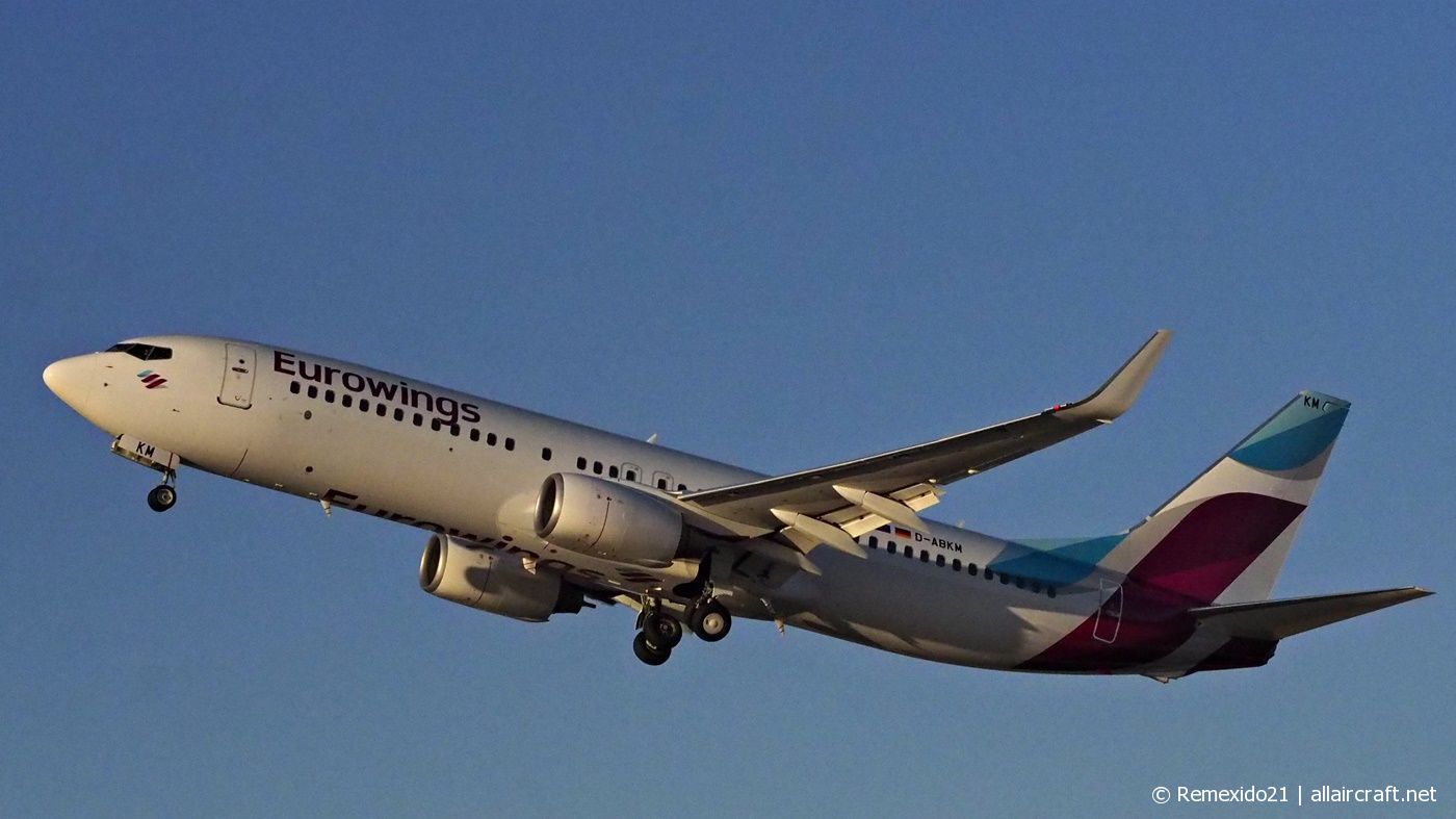 D-ABKM · Boeing 737-86J(WL) · (FAO / LPFR)