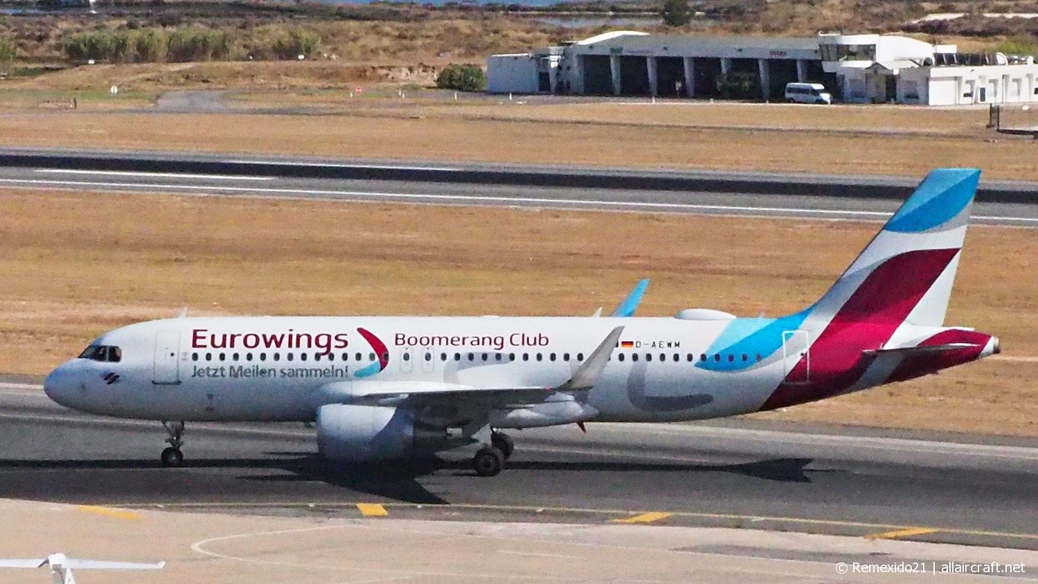 D-AEWM · Airbus A320-214(WL) · (FAO / LPFR)