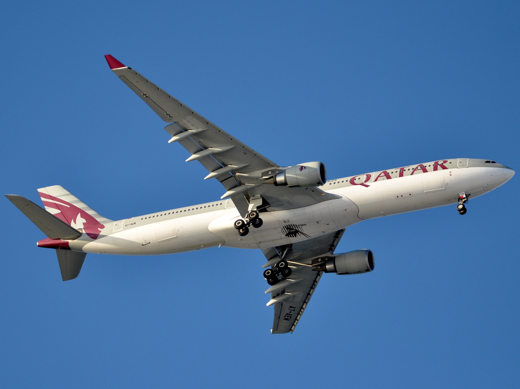 A7-AEM (893) 2007 Airbus A330-302