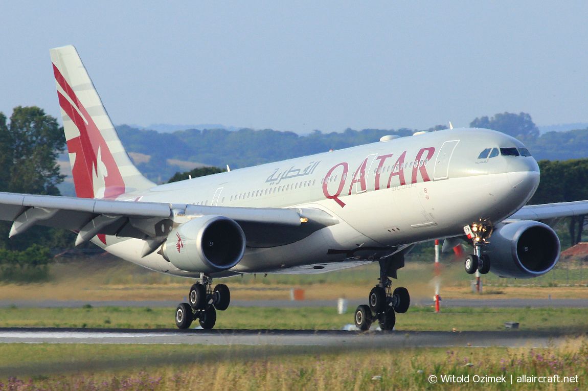 A7-AFM (616) 2004 Airbus A330-202