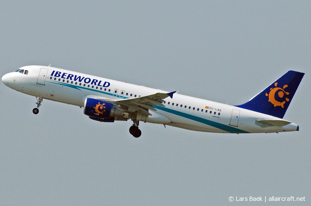 EC-LAQ (3933) 2009 Airbus A320-214