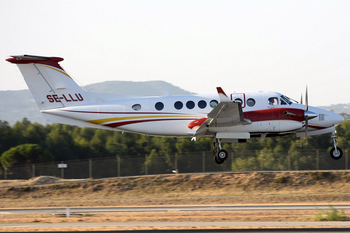 SE-LLU · Beechcraft B300 King Air 350 · (FAO/ LPFR)