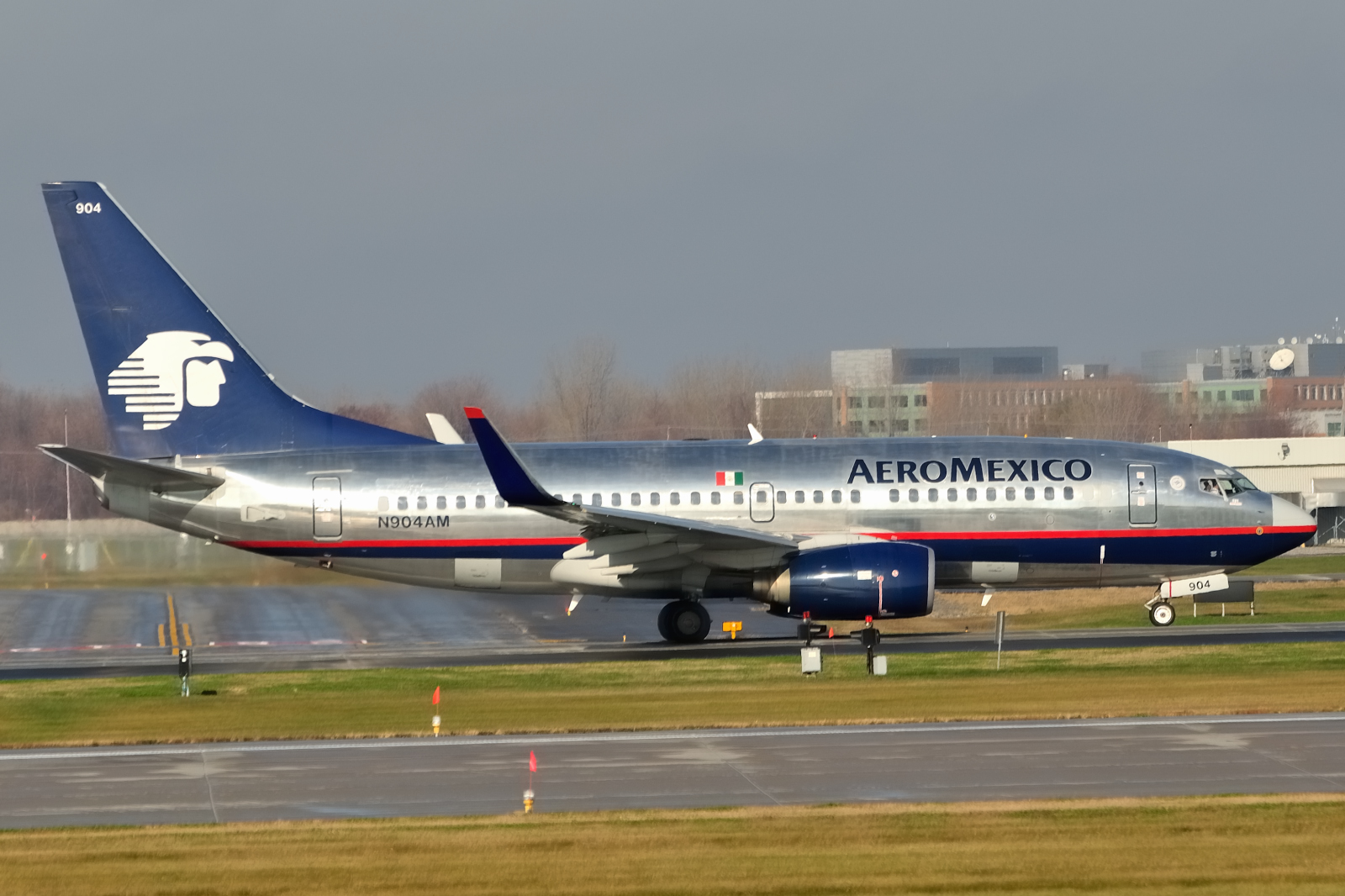 N904AM (cn 28262) Boeing 737-752
