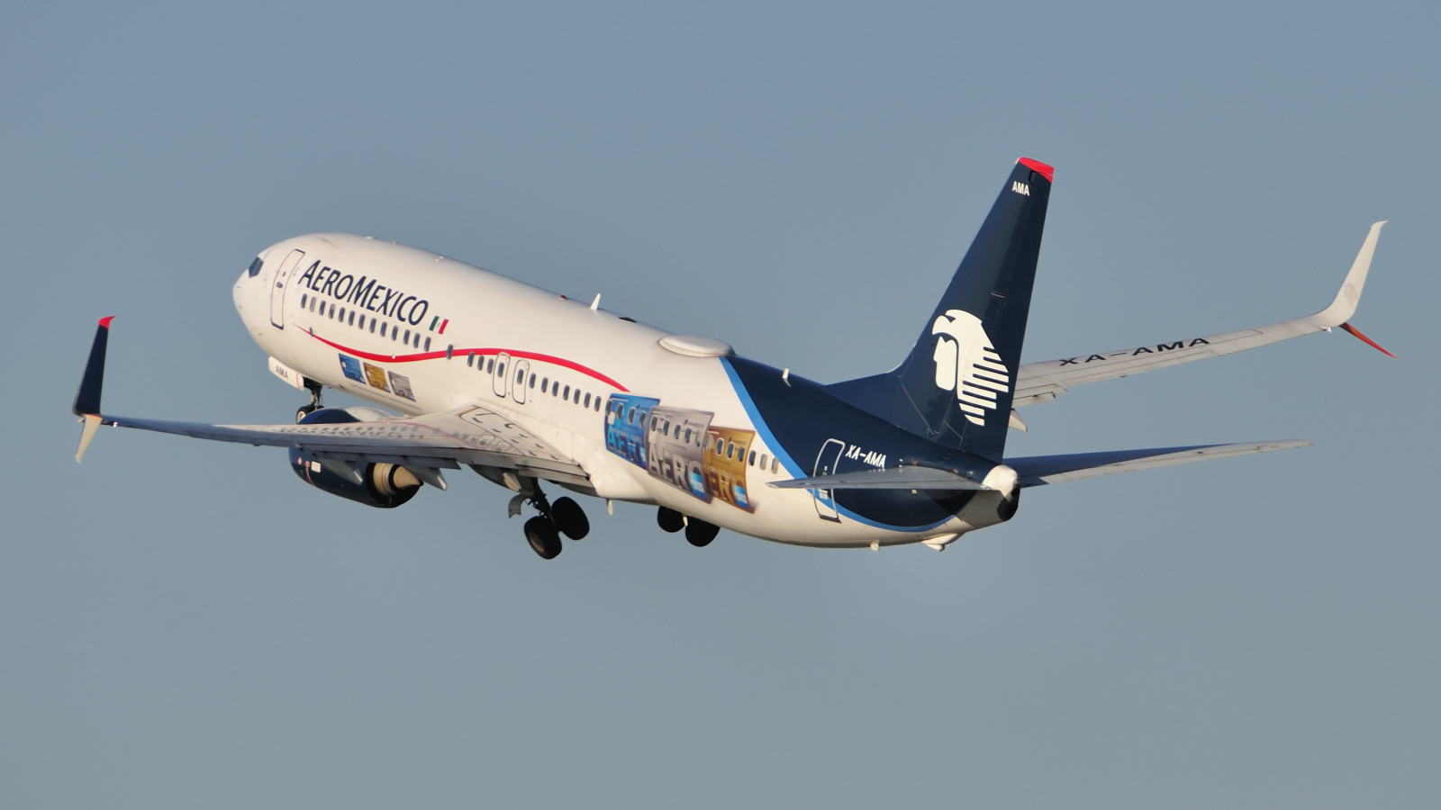 XA-AMA (cn 36700) Boeing 737-852