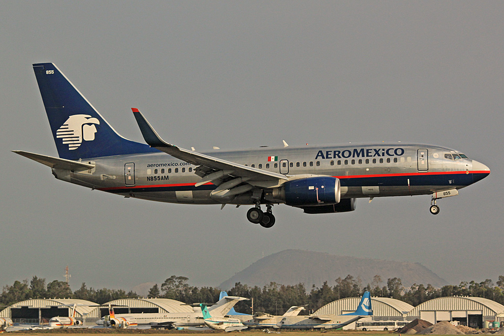 N855AM, (cn 33792), Boeing 737-752