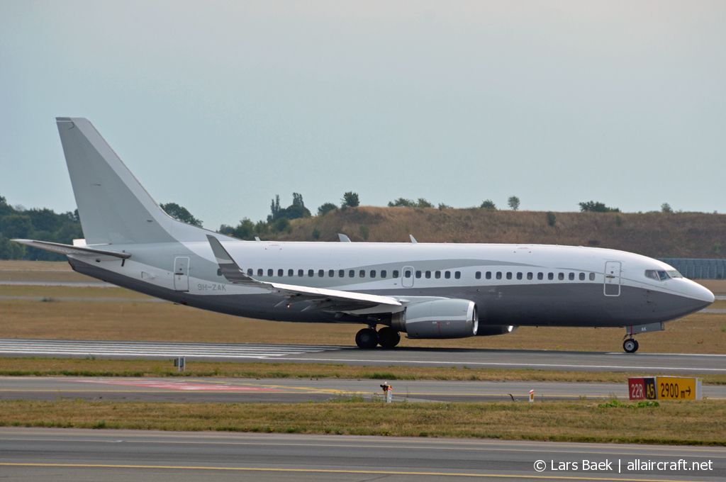 9H-ZAK (24678) 1990 Boeing 737-3Y0(WL)