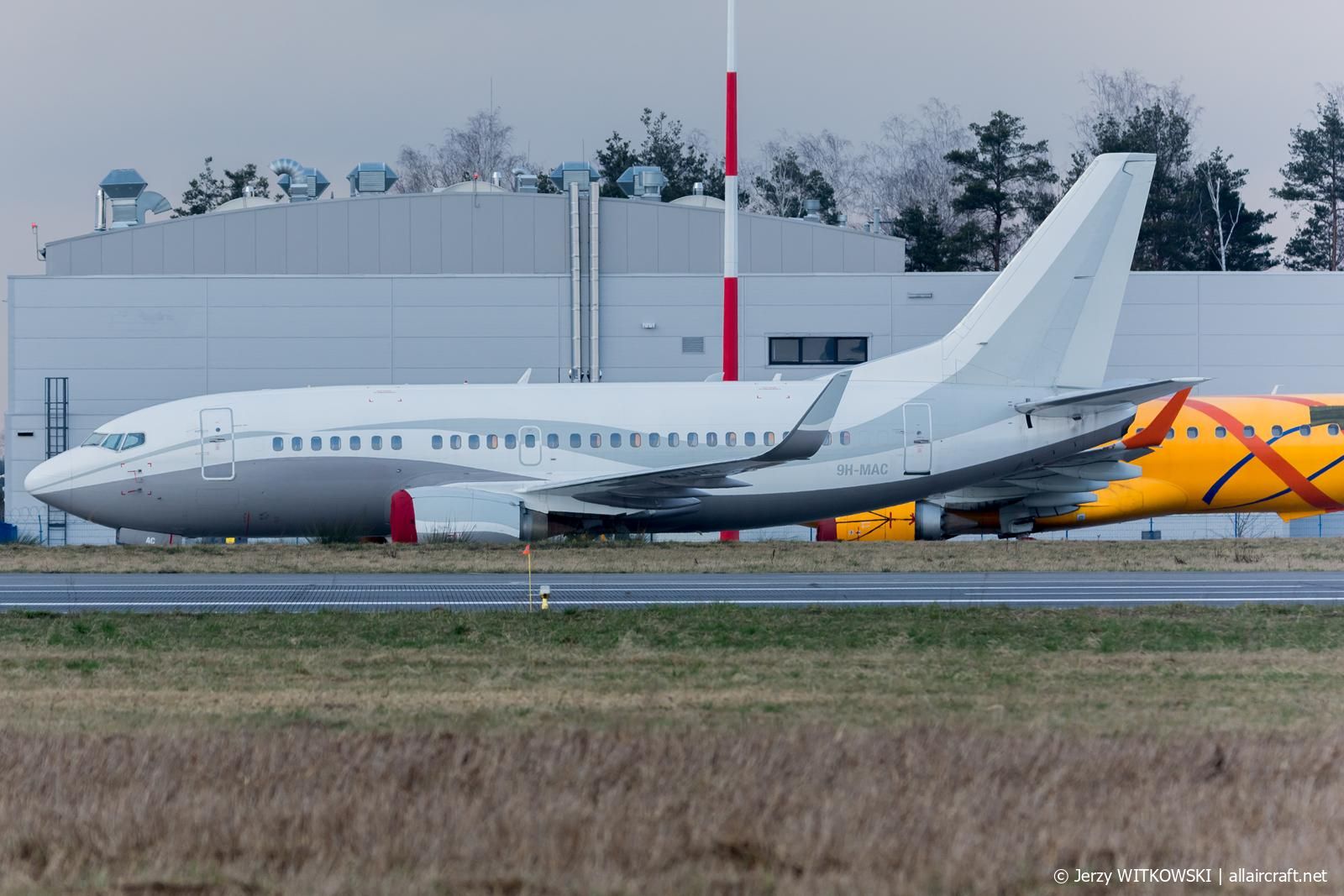 9H-MAC (24968) 1990 Boeing 737-548(WL)