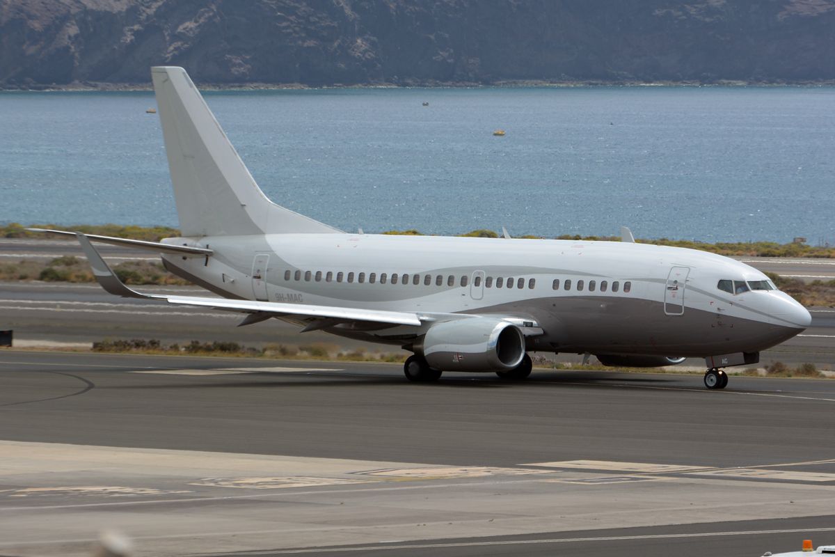 9H-MAC · Boeing 737-548(WL) · (LPA / GCLP)