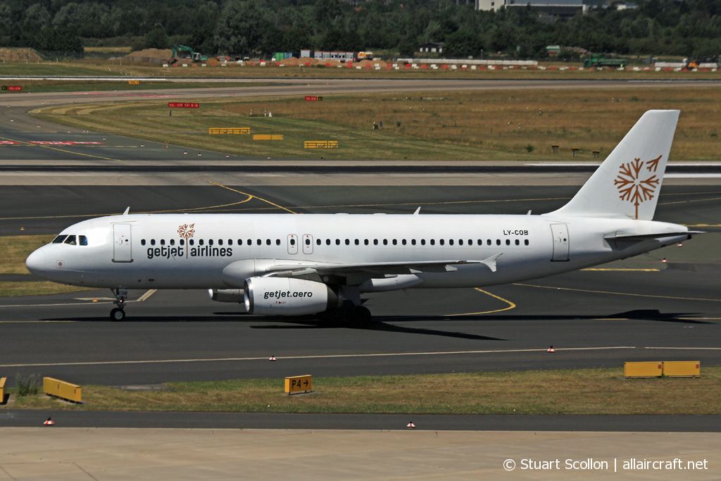 LY-COB (928) 1998 Airbus A320-232