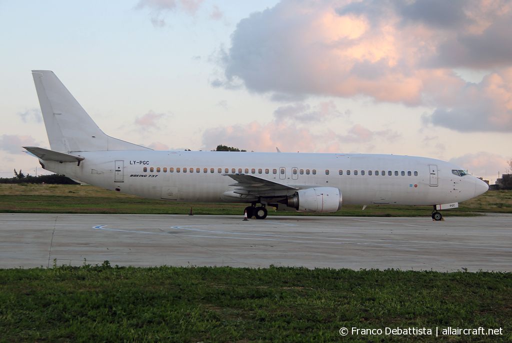 LY-PGC (25596) 1992 Boeing 737-4S3