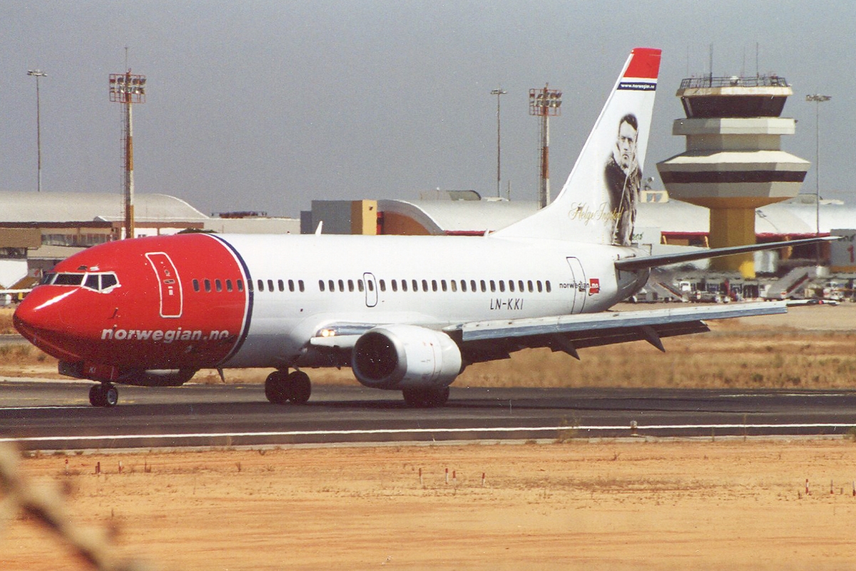 LN-KKI (24329) 1990 Boeing 737-3K2