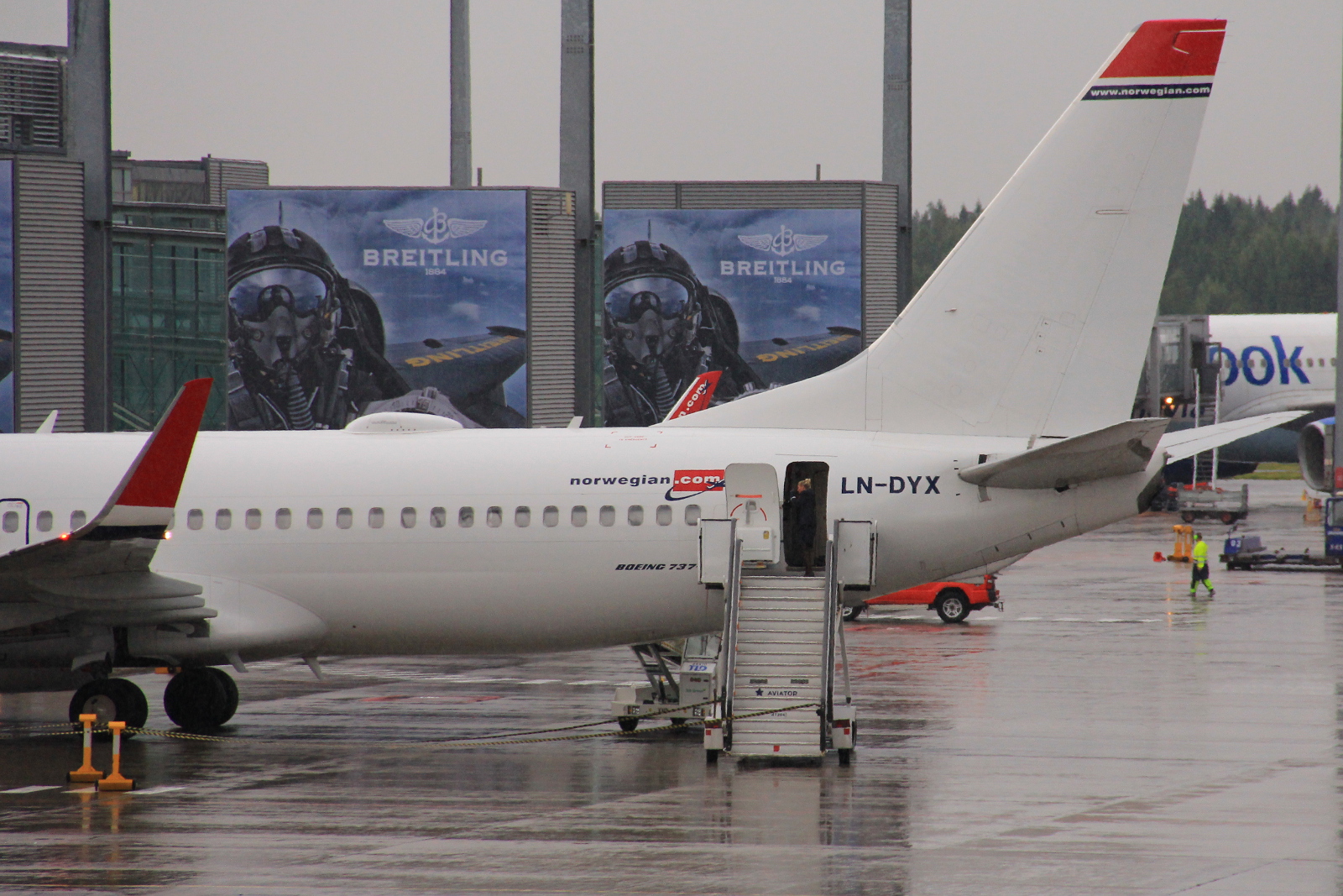 LN-DYX (39011) 2012 Boeing 737-8JP WL