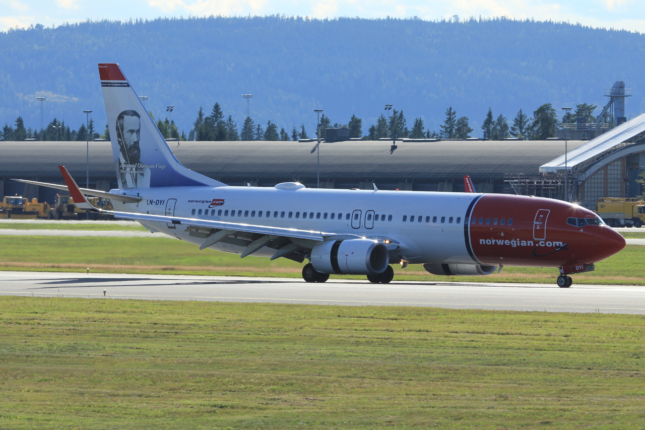 LN-DYI (40866) 2010 Boeing 737-8JP WL