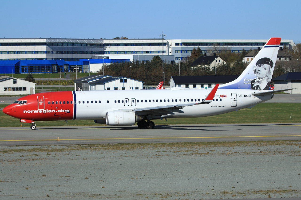 LN-NOM · Boeing 737-86N(WL) · (SVG / ENZV)
