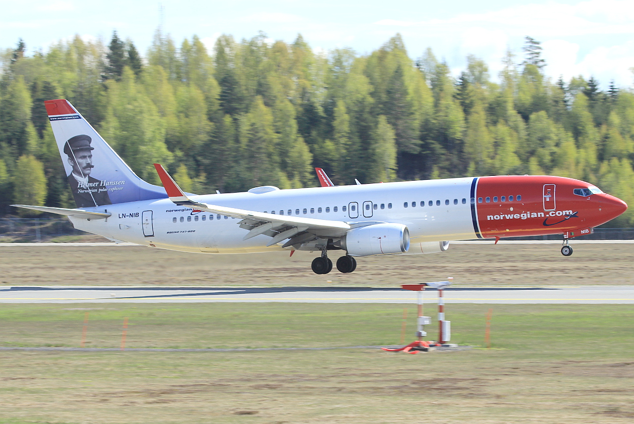 LN-NIB (36879) 2011 Boeing 737-86J WL