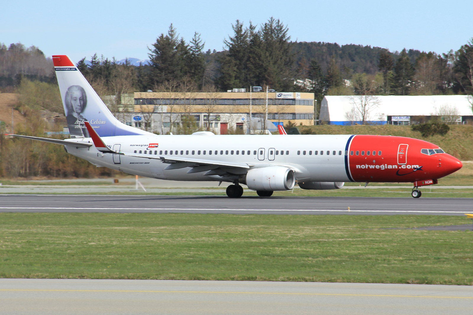 LN-NON · Boeing 737-86N(WL) · (SVG / ENZV)