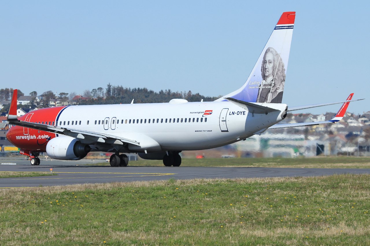 LN-DYE (39003) 2010 Boeing 737-8JP WL