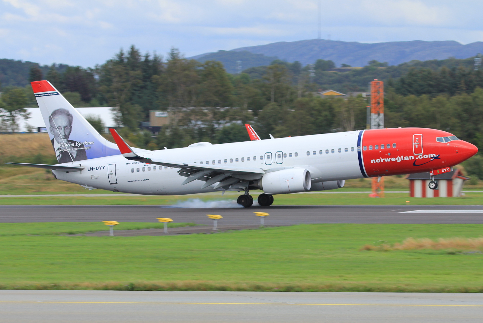 LN-DYY · Boeing 737-8JP(WL) · (SVG / ENZV)