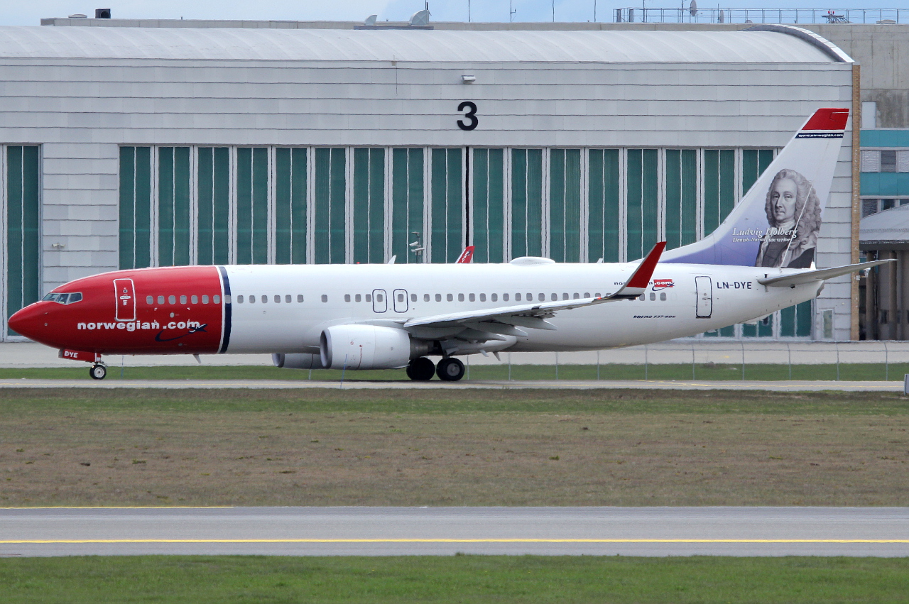 LN-DYE (39003) 2010 Boeing 737-8JP WL