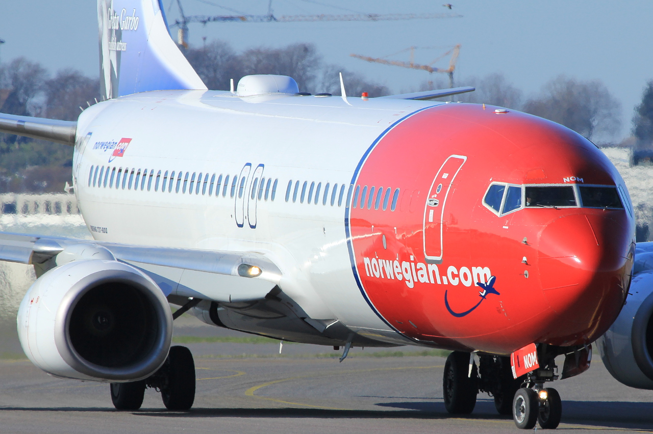 LN-NOM · Boeing 737-86N(WL) · (SVG / ENZV)