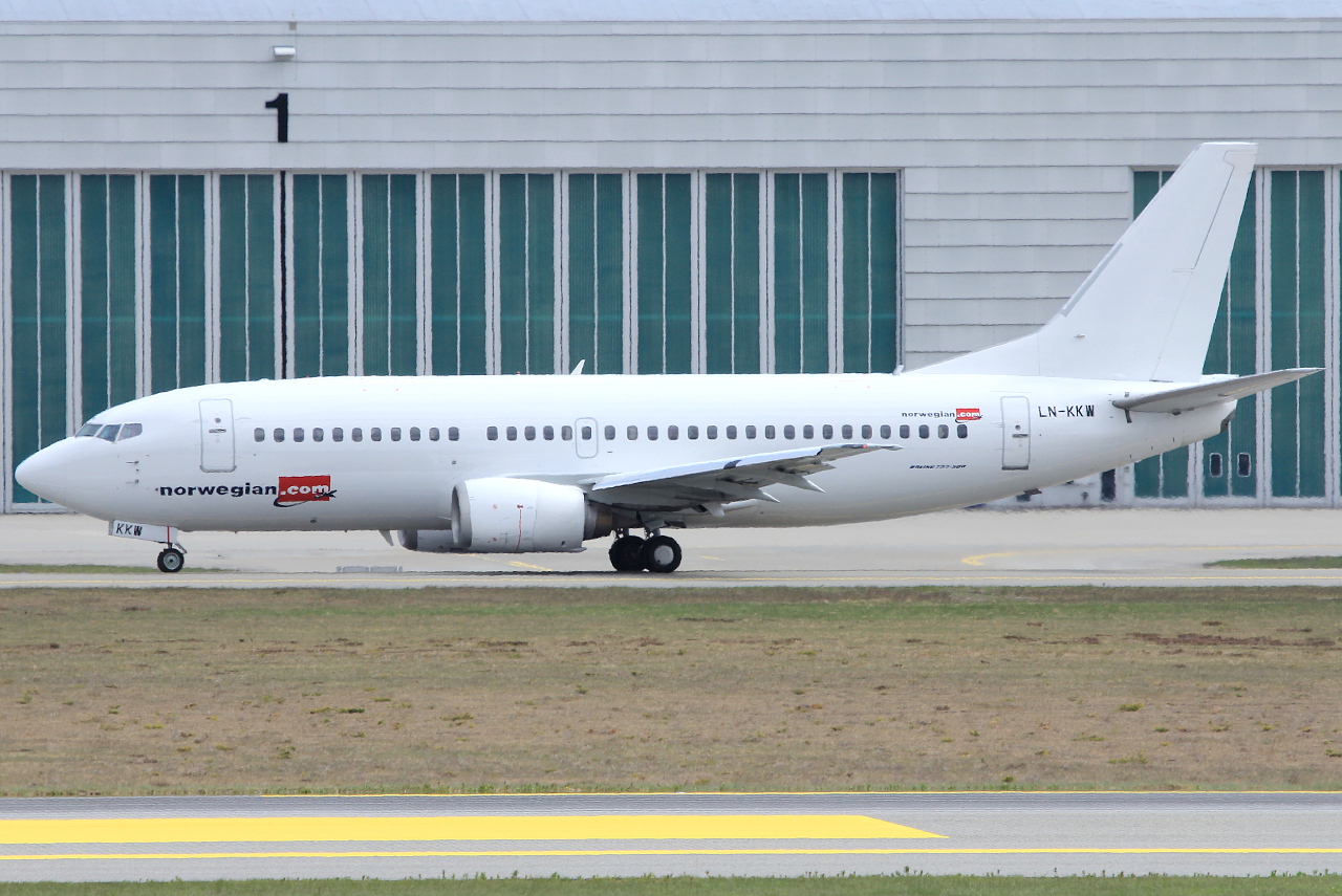 LN-KKW · Boeing 737-3K9 · (OSL / ENGM)