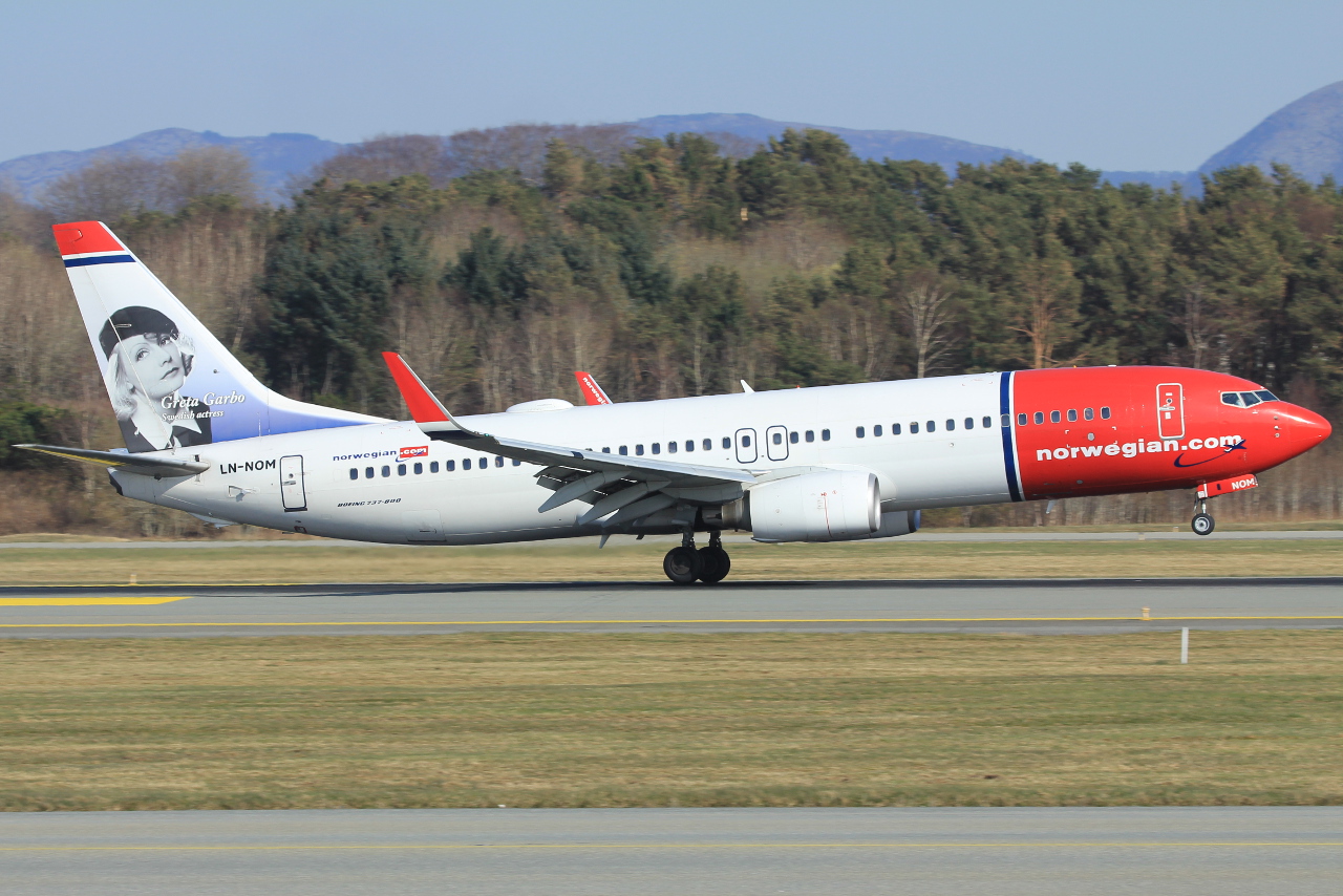 LN-NOM · Boeing 737-86N(WL) · (SVG / ENZV)