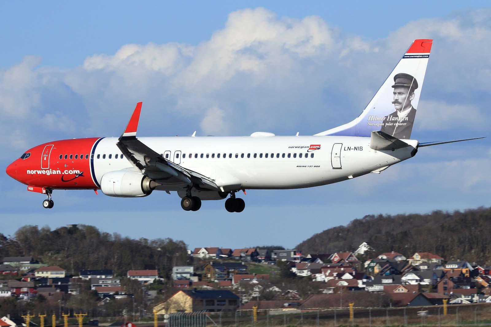 LN-NIB (36879) 2011 Boeing 737-86J WL