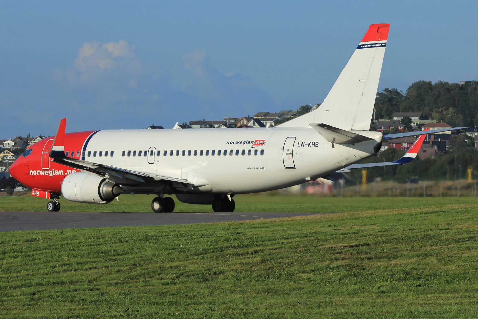 LN-KHB · Boeing 737-31S(WL) · (SVG / ENZV)