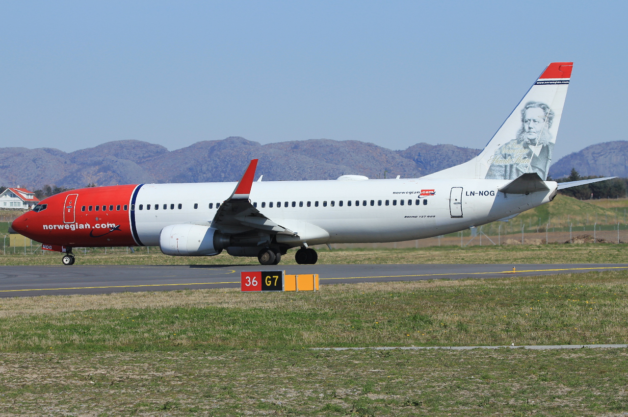 LN-NOG (35647) 2009 Boeing 737-86N WL
