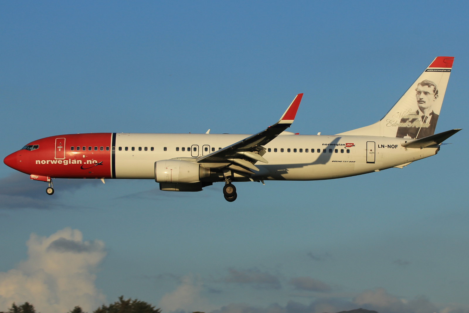 LN-NOF · Boeing 737-86N(WL) · (SVG / ENZV)