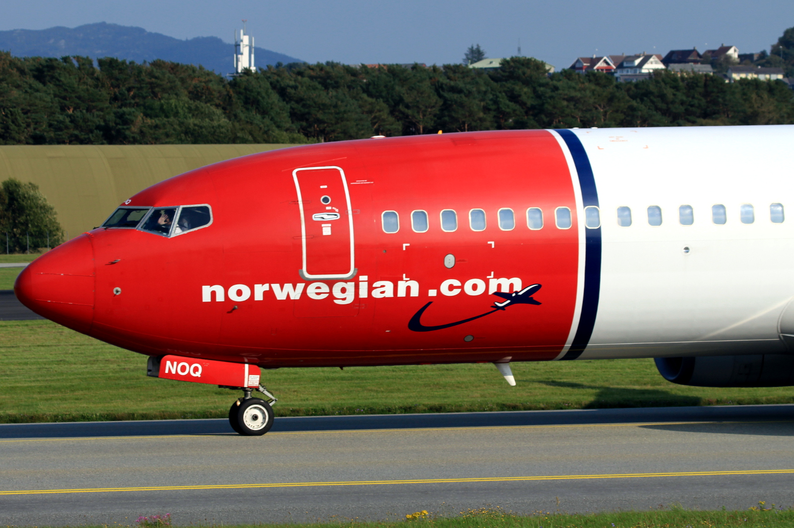 LN-NOQ (32658) 2005 Boeing 737-86N WL