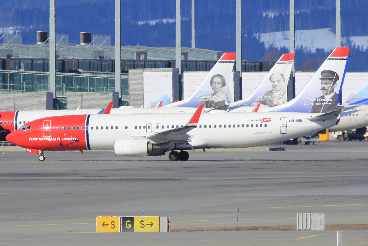 LN-NIB (36879) 2011 Boeing 737-86J WL