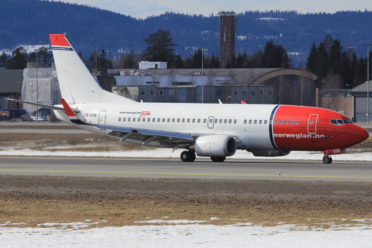 LN-KHB · Boeing 737-31S(WL) · (OSL / ENGM)