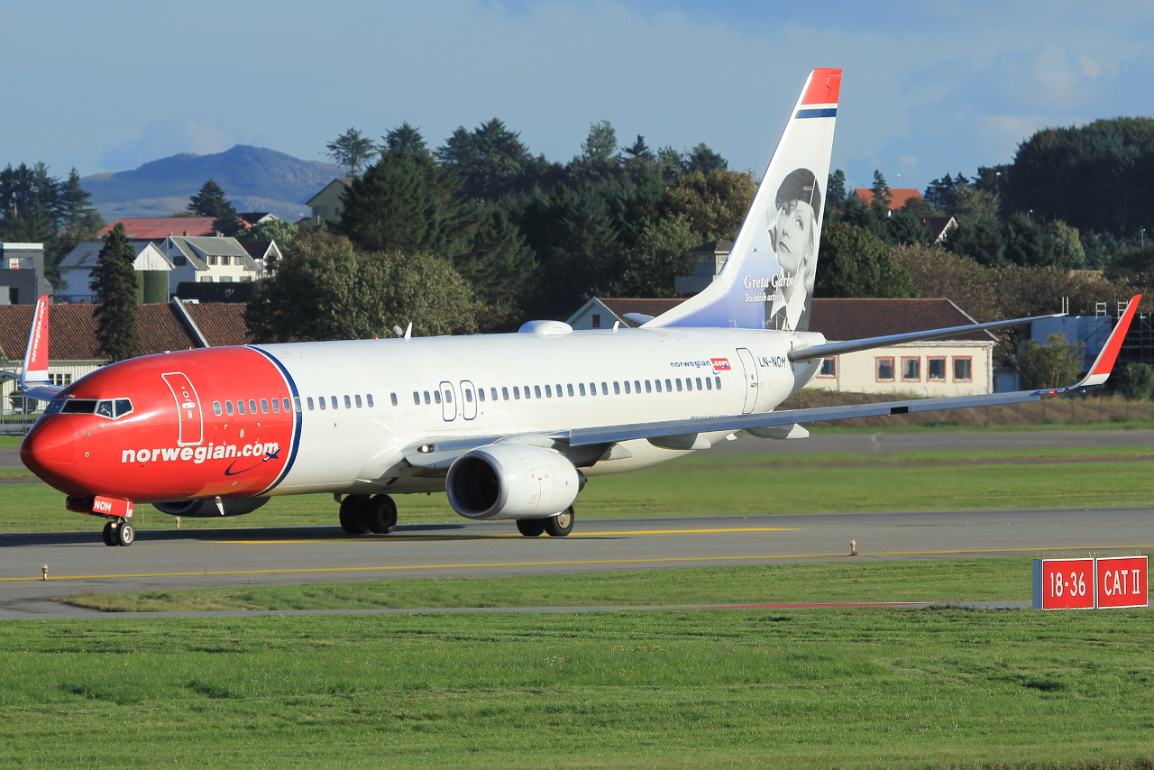 LN-NOM · Boeing 737-86N(WL) · (SVG / ENZV)