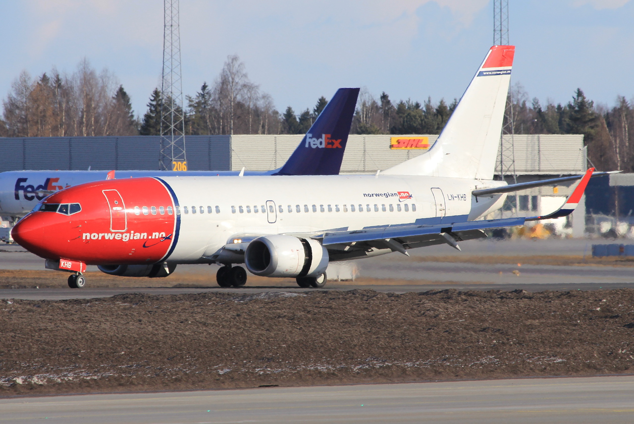 LN-KHB · Boeing 737-31S(WL) · (OSL / ENGM)